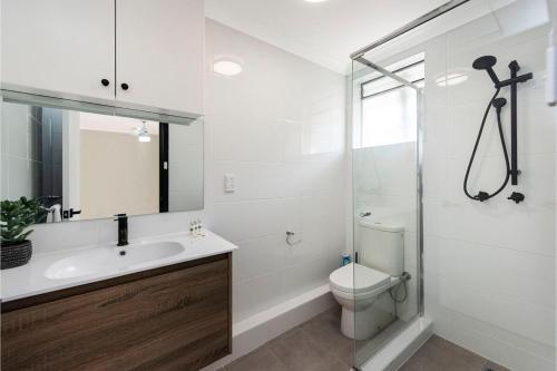 Bright 1br Apartment Close To Foreshore & Cbd!