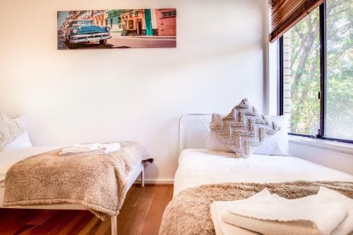 Villa Seventh Heaven Vibrant Restful Pad Maylands/mt Lawley Side