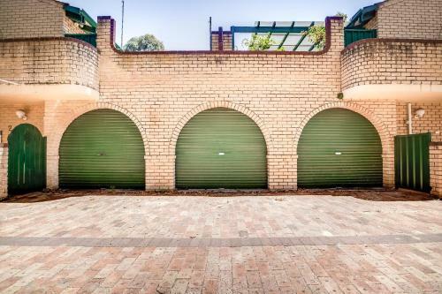 Villa Seventh Heaven Vibrant Restful Pad Maylands/mt Lawley Side