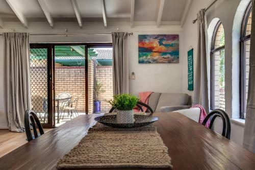 Villa Seventh Heaven Vibrant Restful Pad Maylands/mt Lawley Side