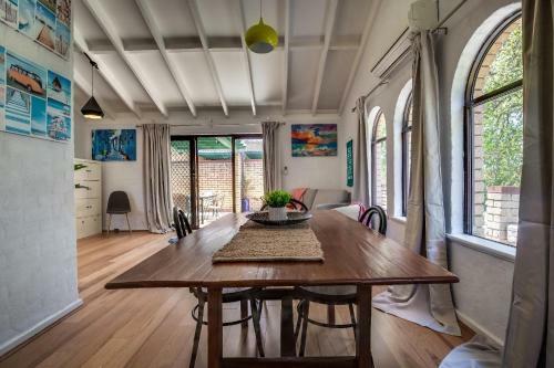 Villa Seventh Heaven Vibrant Restful Pad Maylands/mt Lawley Side