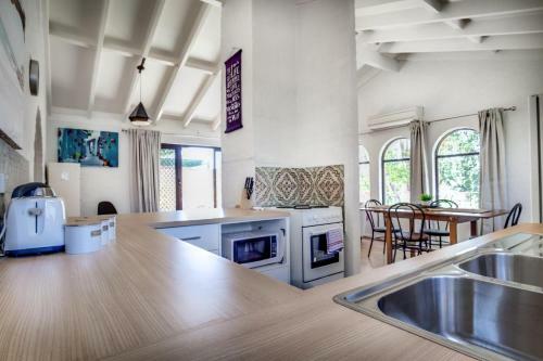 Villa Seventh Heaven Vibrant Restful Pad Maylands/mt Lawley Side