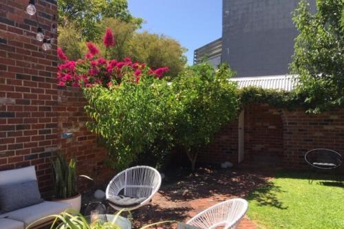 Designer 2-bed House Wgarden - Northbridge Perth