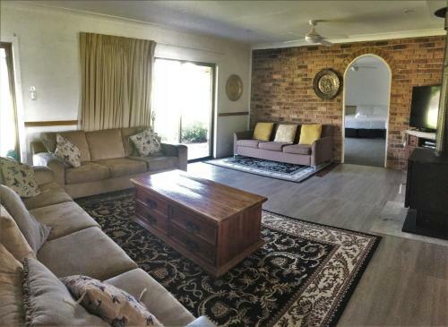 Lodge Woolshed Hill Estate