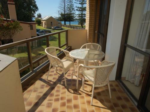 Perfectly Positioned Beachfront Apartment - Unit 6