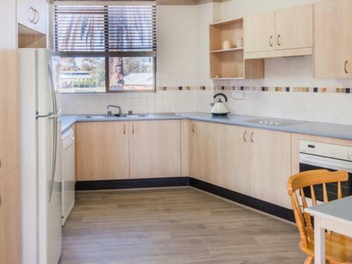 Perfectly Positioned Beachfront Apartment - Unit 6