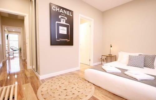 Evolve Near Adelaide Cbd - Netflix / Wine / Lock Up Garage!