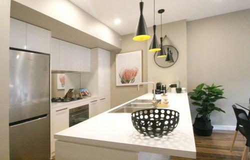 Evolve Near Adelaide Cbd - Netflix / Wine / Lock Up Garage!
