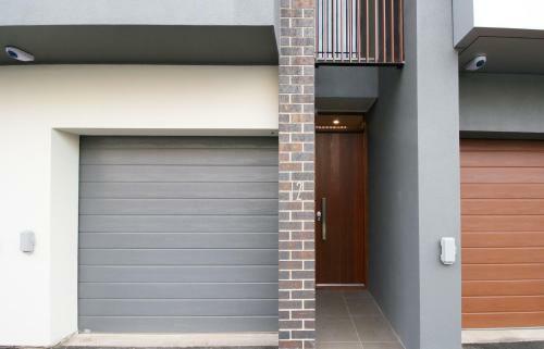 Evolve Near Adelaide Cbd - Netflix / Wine / Lock Up Garage!
