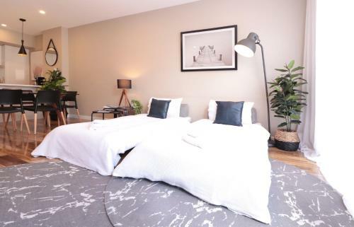 Evolve Near Adelaide Cbd - Netflix / Wine / Lock Up Garage!