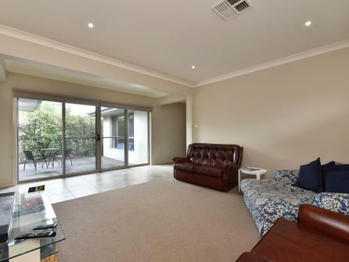 Angophora @ The Vintage