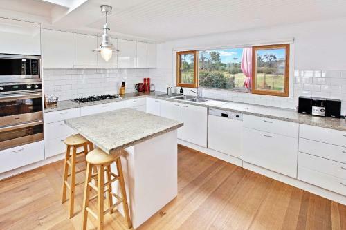Waterfront Sanctuary - Raymond Island Getaway