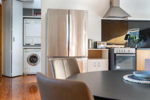 Apartamento Sunlit Two-bedroom Unit With Sprawling Bbq Deck