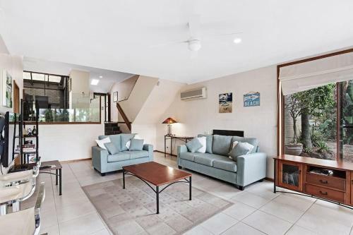 Villa Spacious Townhouse Complete With Floating Mooring!