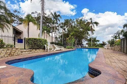 Villa Spacious Townhouse Complete With Floating Mooring!