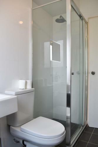 Light And Airy North Bondi Apartment