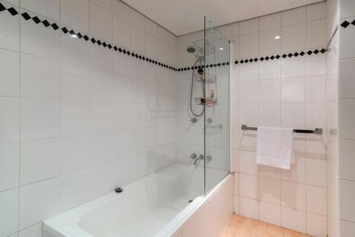 Apartamento Spacious & Stylish Home - Pool & Gym - Aircon