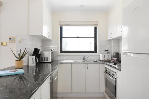 Apartamento Stylish Home Moments To Stunning Waterfront