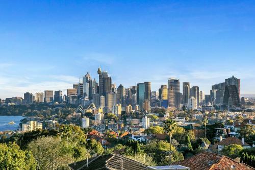 Modern 2br Apartment With Views Haris