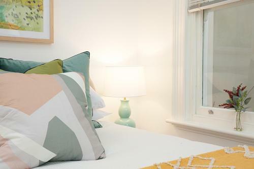 Apartamento Funky Inner West Studio With Patio, 20 Min From Cbd