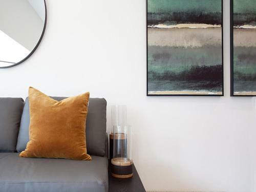 The Hydeaway-luxe Hyde Park City Apartment-hosted By Labode Accommodation