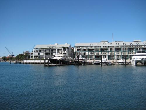 Apartamento King Size Studio With Water View, Walk To The City