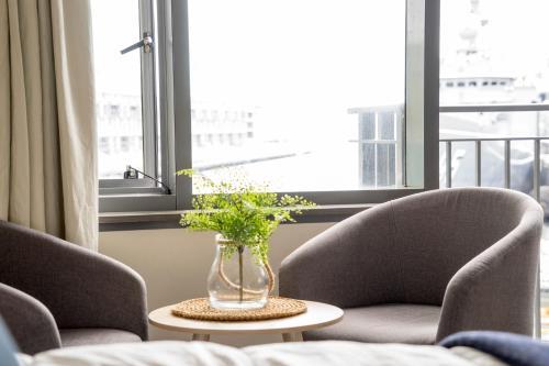 Apartamento King Size Studio With Water View, Walk To The City