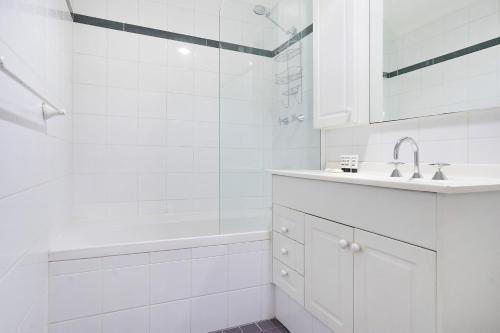 Apartamento King Size Studio With Water View, Walk To The City