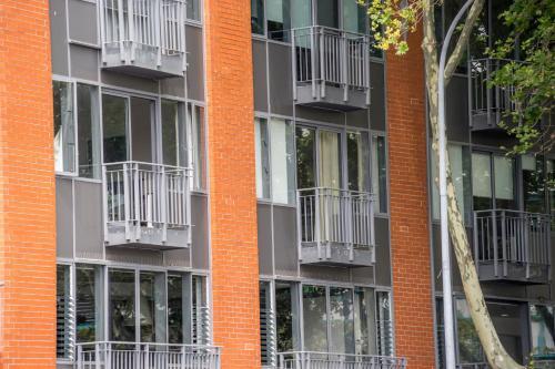 Apartamento King Size Studio With Water View, Walk To The City