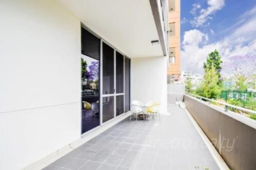 Apartamento Sun-drenched 3br Apt In Turrella!