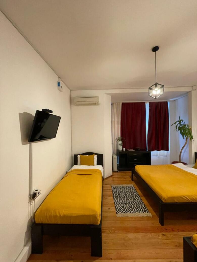 Hostal The Only One Suites