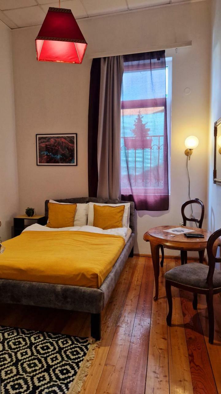 Hostal The Only One Suites