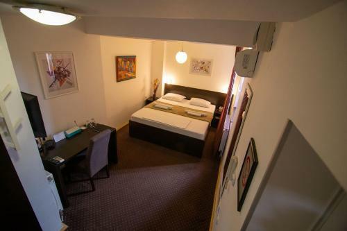 4 Rooms Apartments