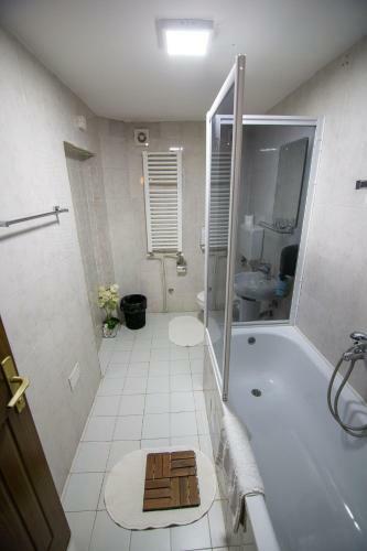 4 Rooms Apartments