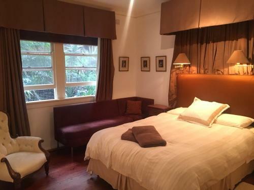 Double Bay Harbour-front Apartment With Stunning Views