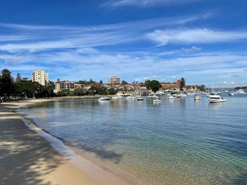 Spacious And Contemporary Manly Wharf-side Apartment