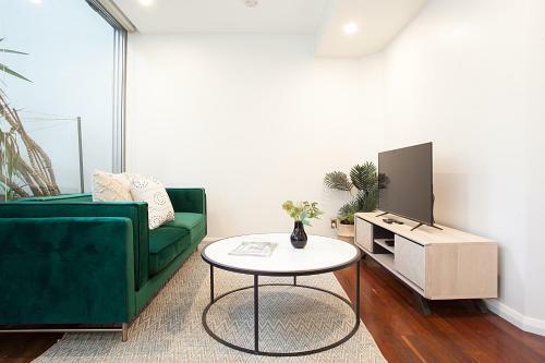 Refined Apartment Close To Nightlife, Restaurants With Car Space