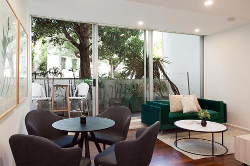 Refined Apartment Close To Nightlife, Restaurants With Car Space