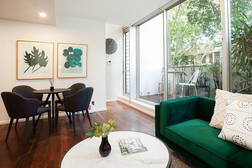 Refined Apartment Close To Nightlife, Restaurants With Car Space