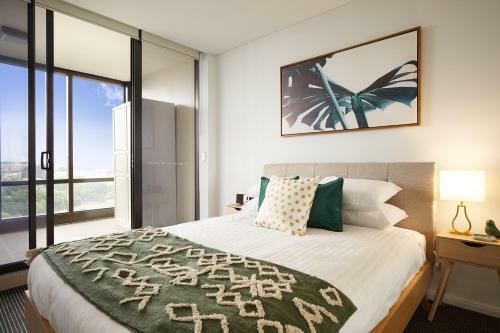 Light-filled Designer Apartment With Amazing Views