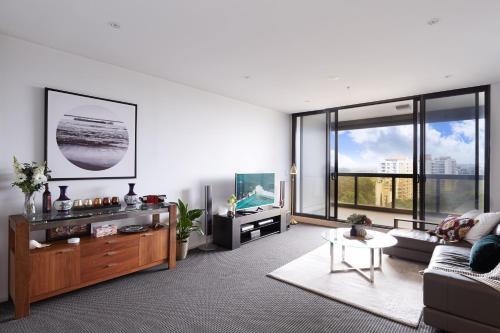 Light-filled Designer Apartment With Amazing Views