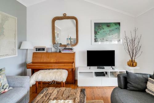 Stylish Beach Home // Moments From Water