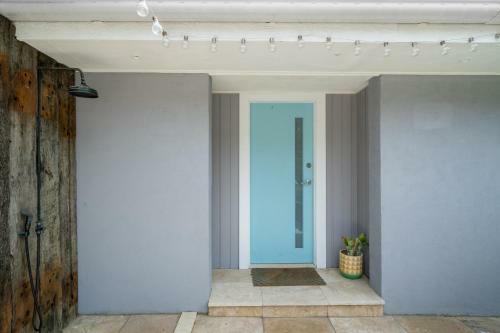 Stylish Beach Home // Moments From Water