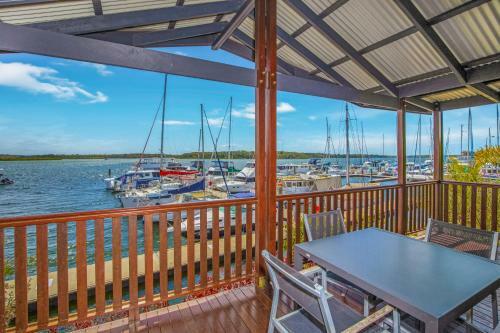 Hotel Tin Can Bay Marina Villas