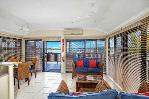Hotel Tin Can Bay Marina Villas