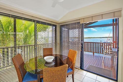 Hotel Tin Can Bay Marina Villas