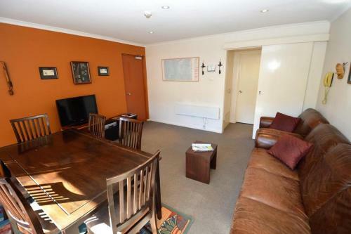 Central 2-bedroom Apartment 2d
