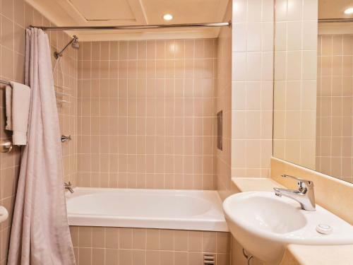 Lantern 1 Bedroom Garden Apartment With View