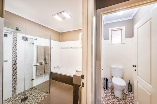 Hedge House - Luxury, Space, Style, Great Location