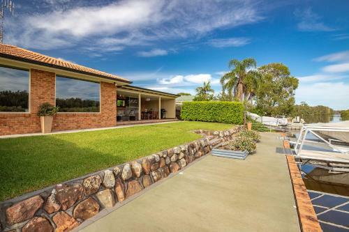 A Waterfront On Palmway